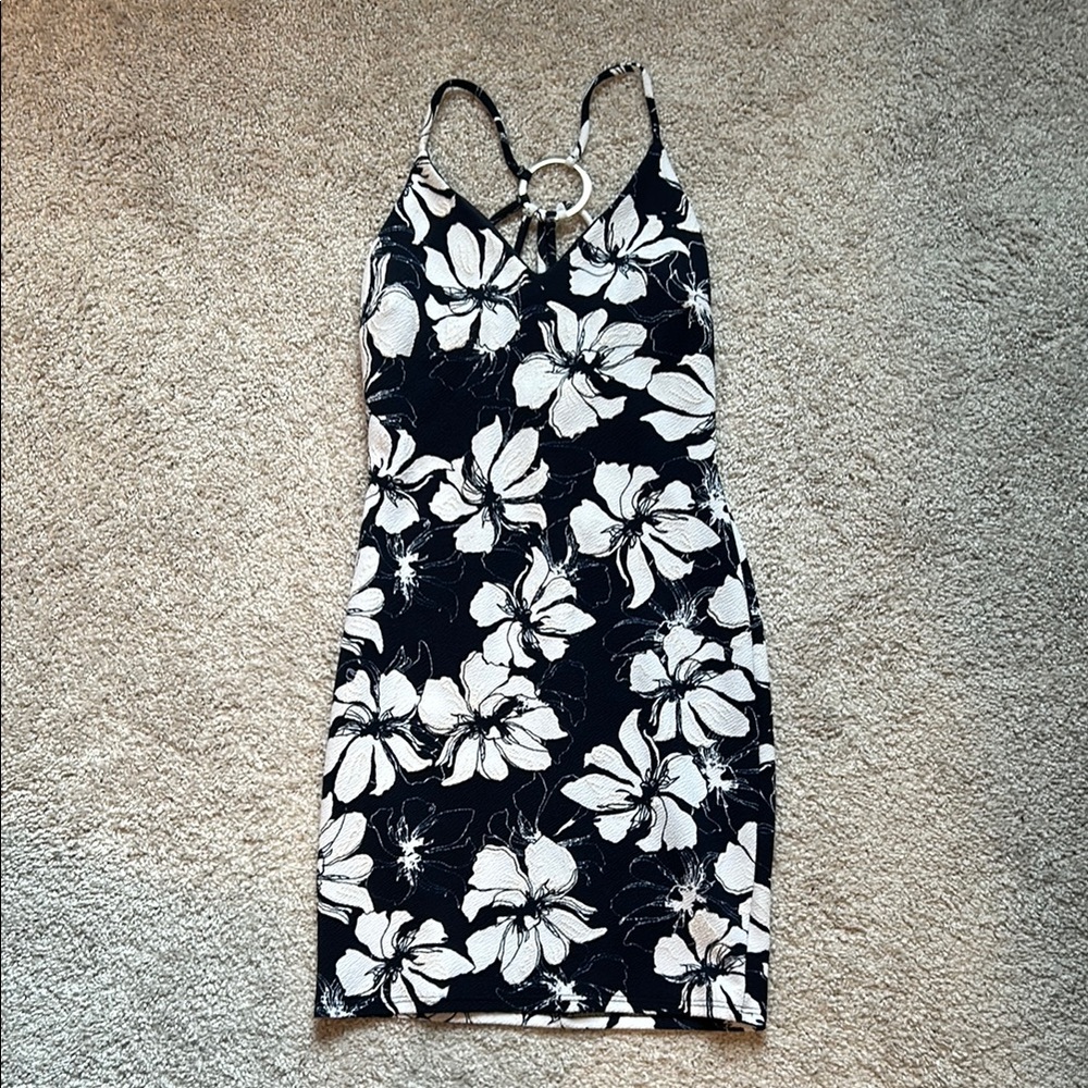Fashion Magazine Black and White Floral Backless Dress